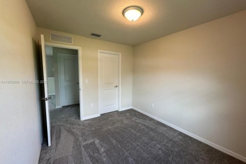 House in Lauderdale Lakes, Florida 3 bedrooms, 137.68 sq.m. № 2008279 - photo 9