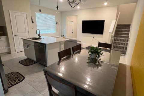 House in Lauderdale Lakes, Florida 3 bedrooms, 137.68 sq.m. № 2008279 - photo 4