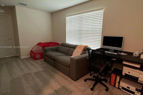 House in Lauderdale Lakes, Florida 3 bedrooms, 137.68 sq.m. № 2008279 - photo 19