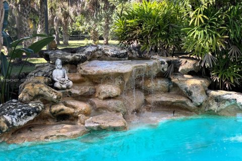 Casa en venta en Loxahatchee Groves, Florida, 4 dormitorios, 305.46 m2 № 2001502 - foto 17