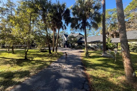 Casa en venta en Loxahatchee Groves, Florida, 4 dormitorios, 305.46 m2 № 2001502 - foto 11