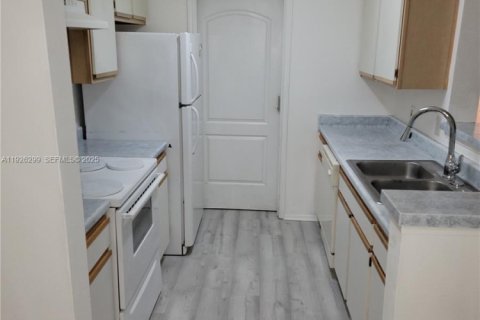 Купить кондоминиум в Окленд-Парк, Флорида 2 спальни, 116.69м2, № 1984563 - фото 5