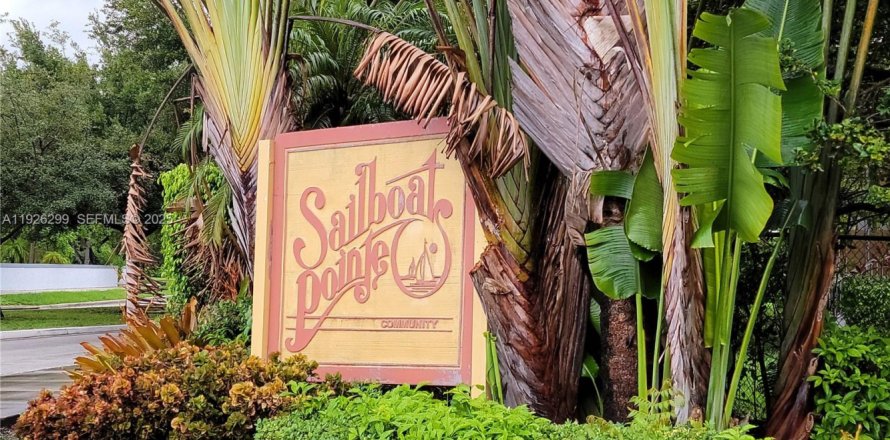 Кондоминиум с 2 спальнями в Окленд-Парк, Флорида № 1984563