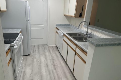 Купить кондоминиум в Окленд-Парк, Флорида 2 спальни, 116.69м2, № 1984563 - фото 3