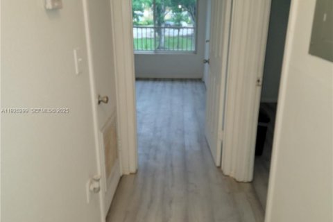 Купить кондоминиум в Окленд-Парк, Флорида 2 спальни, 116.69м2, № 1984563 - фото 11