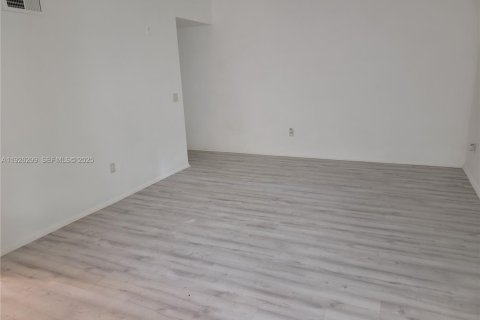 Купить кондоминиум в Окленд-Парк, Флорида 2 спальни, 116.69м2, № 1984563 - фото 15