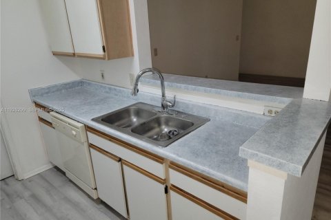 Купить кондоминиум в Окленд-Парк, Флорида 2 спальни, 116.69м2, № 1984563 - фото 6