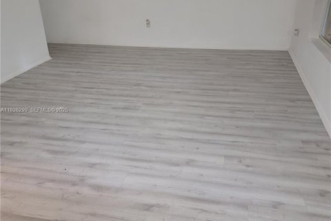 Купить кондоминиум в Окленд-Парк, Флорида 2 спальни, 116.69м2, № 1984563 - фото 19