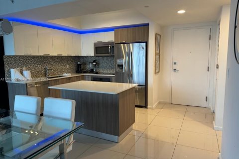 Condo in Doral, Florida, 2 bedrooms  № 1860478 - photo 10
