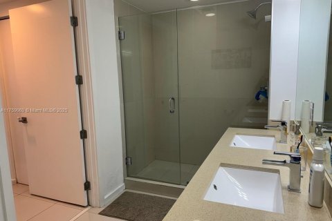 Condo in Doral, Florida, 2 bedrooms  № 1860478 - photo 5