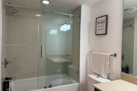 Condo in Doral, Florida, 2 bedrooms  № 1860478 - photo 7