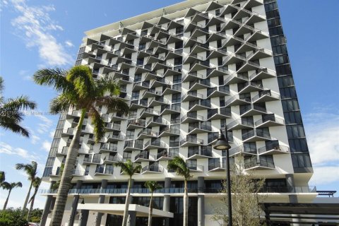 Condo in Doral, Florida, 2 bedrooms  № 1860478 - photo 1