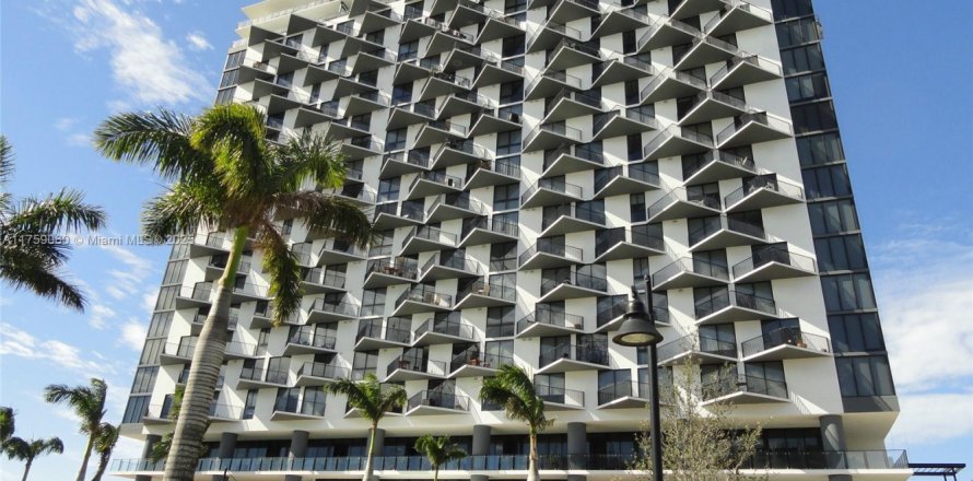 Condo in Doral, Florida, 2 bedrooms  № 1860478