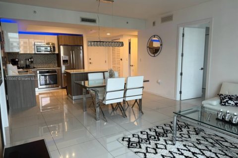 Condo in Doral, Florida, 2 bedrooms  № 1860478 - photo 2