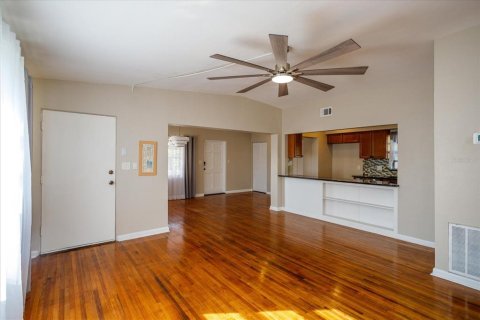 Villa ou maison à louer à Orlando, Floride: 2 chambres, 113.53 m2 № 2413848 - photo 8