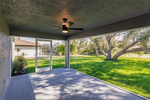 House in Cape Coral, Florida 4 bedrooms, 186.64 sq.m. № 1800434 - photo 10