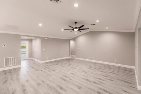 House in Cape Coral, Florida 4 bedrooms, 186.64 sq.m. № 1800434 - photo 20