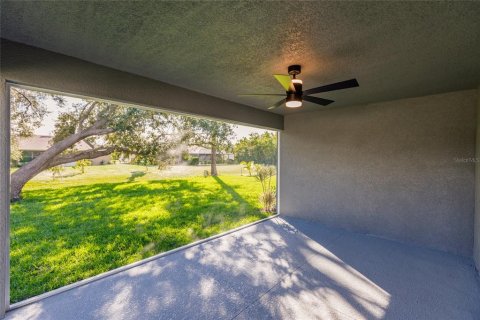 House in Cape Coral, Florida 4 bedrooms, 186.64 sq.m. № 1800434 - photo 11