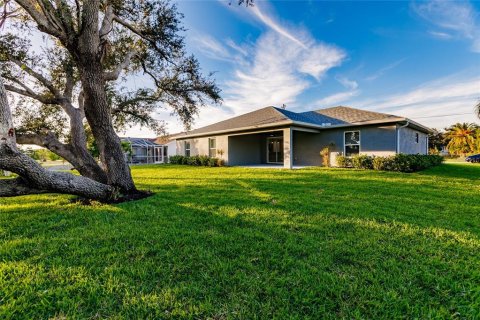 House in Cape Coral, Florida 4 bedrooms, 186.64 sq.m. № 1800434 - photo 8