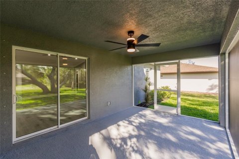 House in Cape Coral, Florida 4 bedrooms, 186.64 sq.m. № 1800434 - photo 7