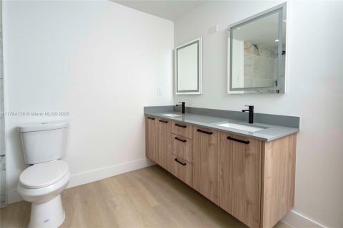 Villa ou maison à vendre à Miami, Floride: 4 chambres, 187.29 m2 № 1706238 - photo 16
