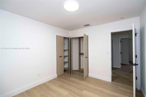 Casa en venta en Miami, Florida, 4 dormitorios, 187.29 m2 № 1706238 - foto 23