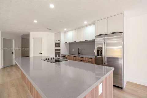 Villa ou maison à vendre à Miami, Floride: 4 chambres, 187.29 m2 № 1706238 - photo 9
