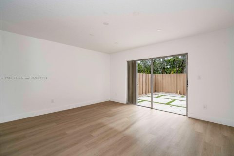 Villa ou maison à vendre à Miami, Floride: 4 chambres, 187.29 m2 № 1706238 - photo 5
