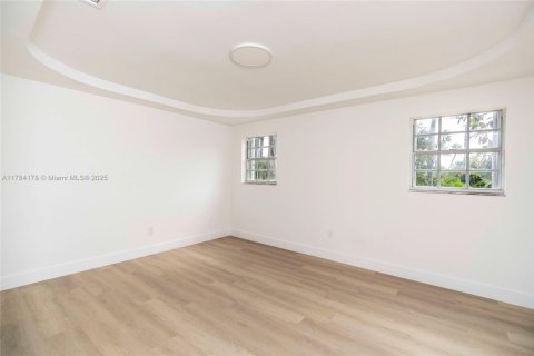 Casa en venta en Miami, Florida, 4 dormitorios, 187.29 m2 № 1706238 - foto 14