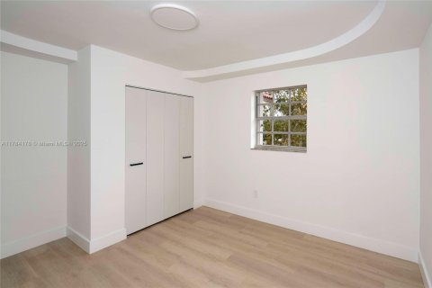 Villa ou maison à vendre à Miami, Floride: 4 chambres, 187.29 m2 № 1706238 - photo 17