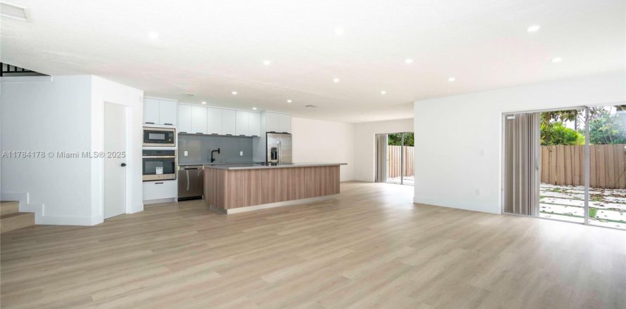 Casa en Miami, Florida 4 dormitorios, 187.29 m2 № 1706238