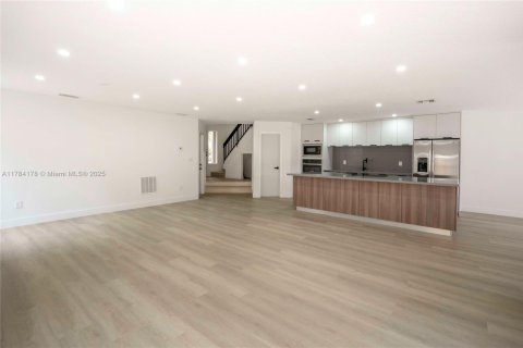 Casa en venta en Miami, Florida, 4 dormitorios, 187.29 m2 № 1706238 - foto 6