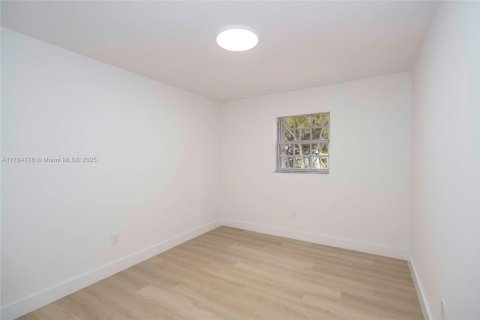 Casa en venta en Miami, Florida, 4 dormitorios, 187.29 m2 № 1706238 - foto 20