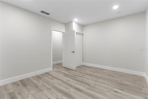 House in Orlando, Florida 5 bedrooms, 407.75 sq.m. № 1851009 - photo 15