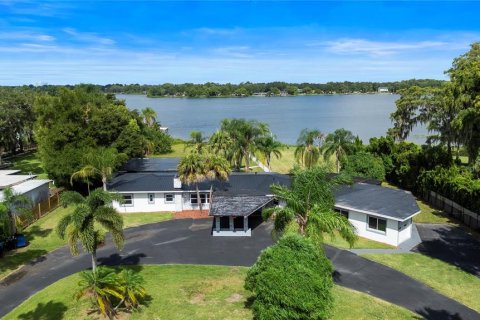 House in Orlando, Florida 5 bedrooms, 407.75 sq.m. № 1851009 - photo 1