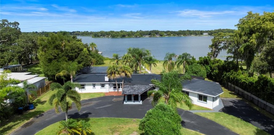 House in Orlando, Florida 5 bedrooms, 407.75 sq.m. № 1851009