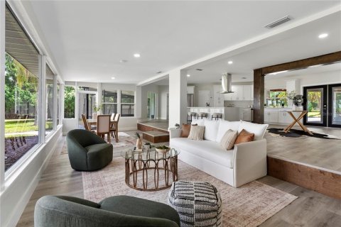 House in Orlando, Florida 5 bedrooms, 407.75 sq.m. № 1851009 - photo 11