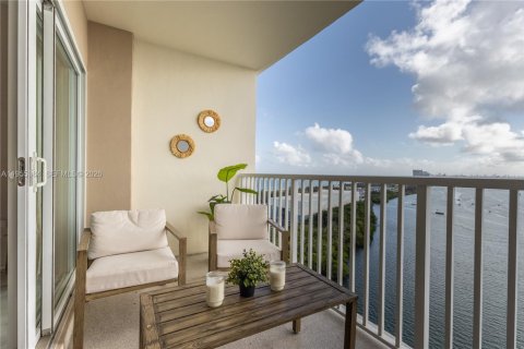 Condominio en alquiler en Sunny Isles Beach, Florida, 1 dormitorio, 70.79 m2 № 2011762 - foto 3