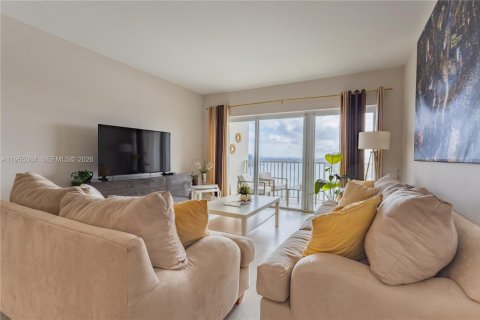 Condominio en alquiler en Sunny Isles Beach, Florida, 1 dormitorio, 70.79 m2 № 2011762 - foto 5