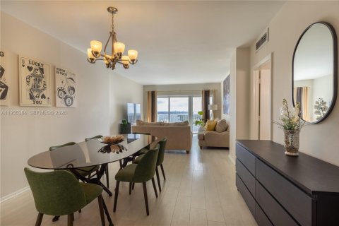 Condominio en alquiler en Sunny Isles Beach, Florida, 1 dormitorio, 70.79 m2 № 2011762 - foto 6