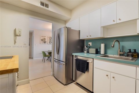 Condominio en alquiler en Sunny Isles Beach, Florida, 1 dormitorio, 70.79 m2 № 2011762 - foto 7