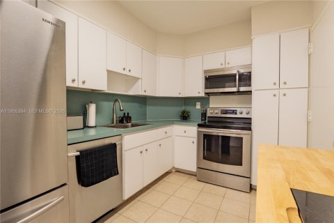 Condominio en alquiler en Sunny Isles Beach, Florida, 1 dormitorio, 70.79 m2 № 2011762 - foto 8