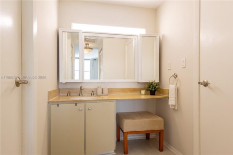 Condominio en alquiler en Sunny Isles Beach, Florida, 1 dormitorio, 70.79 m2 № 2011762 - foto 12