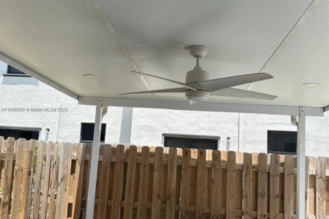 Adosado en venta en Homestead, Florida, 4 dormitorios, 169.08 m2 № 1745704 - foto 11