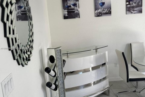 Adosado en venta en Homestead, Florida, 4 dormitorios, 169.08 m2 № 1745704 - foto 4