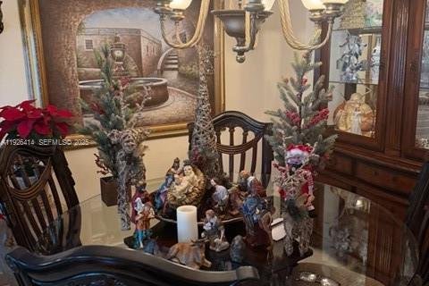 House in Hialeah, Florida 4 bedrooms, 253.53 sq.m. № 1985840 - photo 1