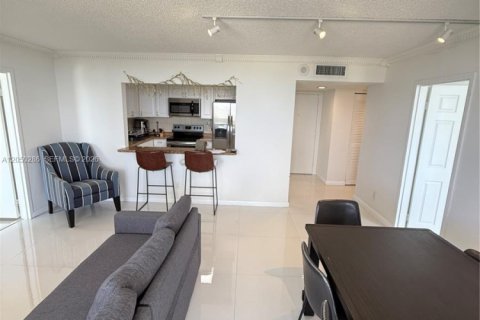 Condominio en alquiler en North Miami, Florida, 2 dormitorios, 83.61 m2 № 2247887 - foto 13