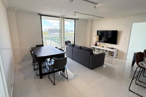 Condominio en alquiler en North Miami, Florida, 2 dormitorios, 83.61 m2 № 2247887 - foto 10