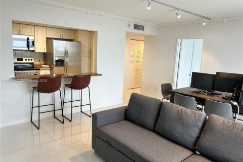 Condominio en alquiler en North Miami, Florida, 2 dormitorios, 83.61 m2 № 2247887 - foto 4