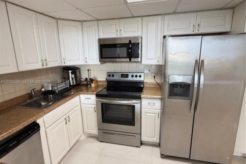 Condominio en alquiler en North Miami, Florida, 2 dormitorios, 83.61 m2 № 2247887 - foto 7